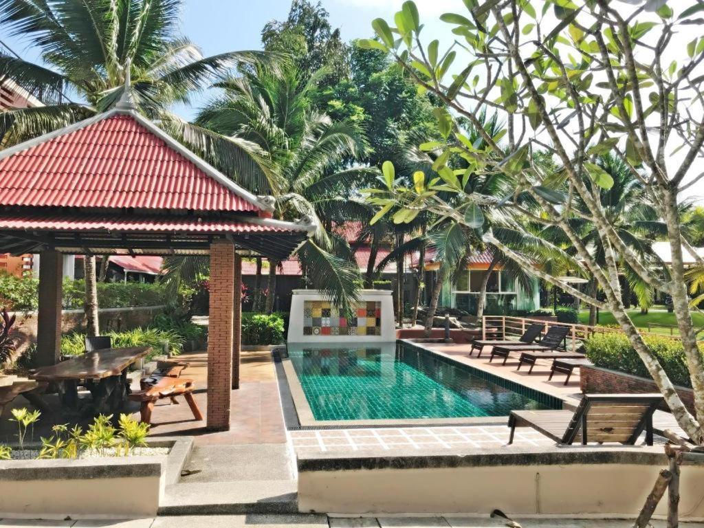 Royal Lee Resort And Spa Nai Yang-stranden Eksteriør billede