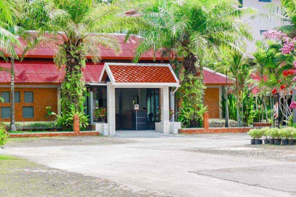 Royal Lee Resort And Spa Nai Yang-stranden Eksteriør billede