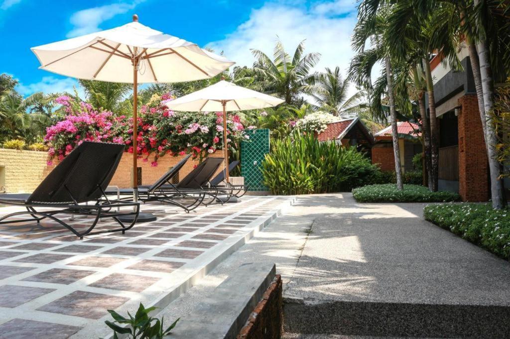 Royal Lee Resort And Spa Nai Yang-stranden Eksteriør billede