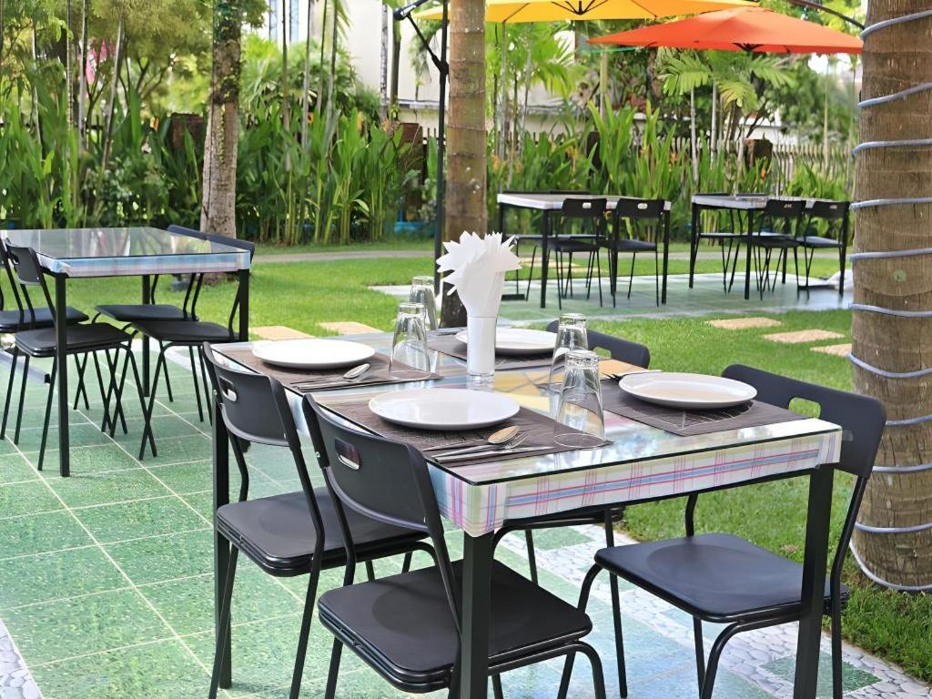 Royal Lee Resort And Spa Nai Yang-stranden Eksteriør billede