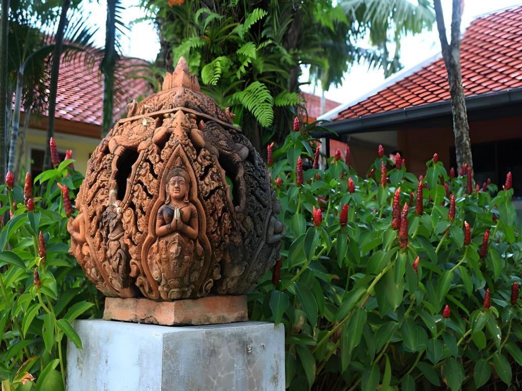 Royal Lee Resort And Spa Nai Yang-stranden Eksteriør billede