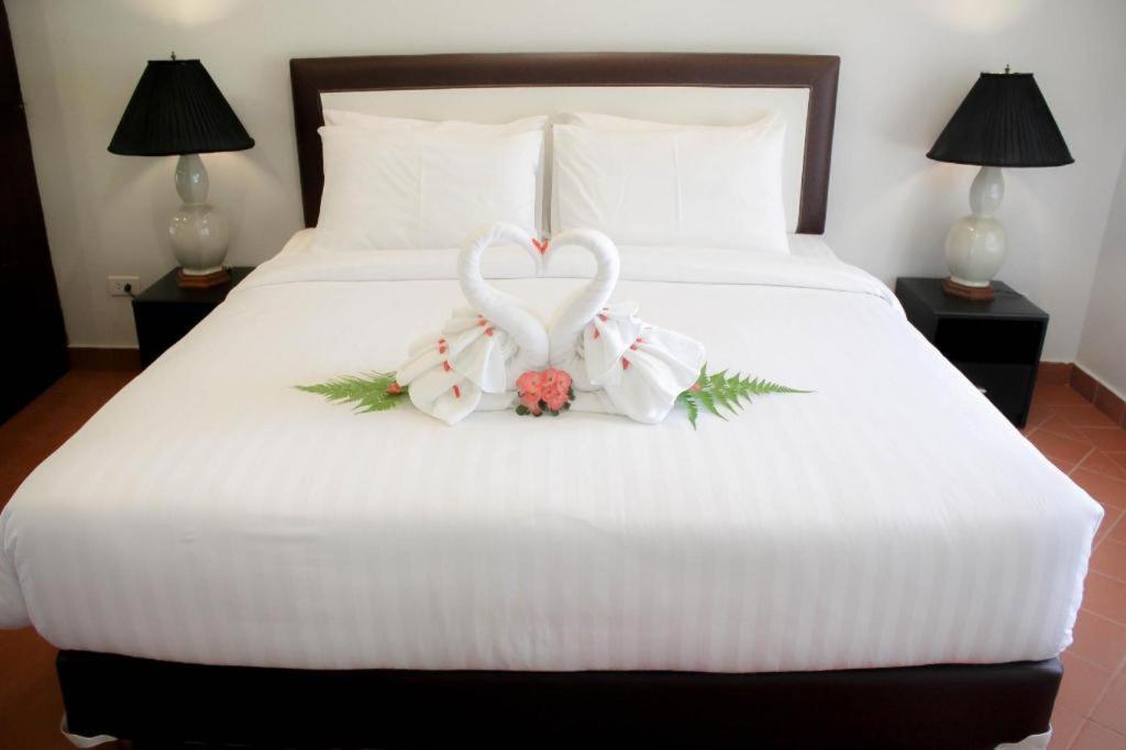 Royal Lee Resort And Spa Nai Yang-stranden Eksteriør billede