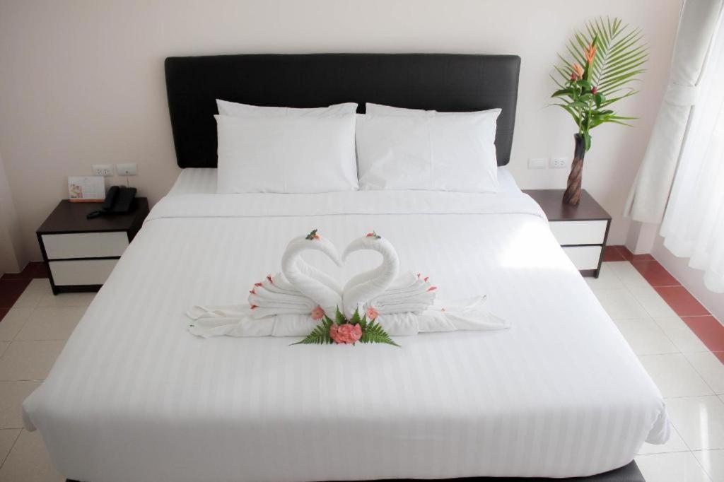 Royal Lee Resort And Spa Nai Yang-stranden Eksteriør billede